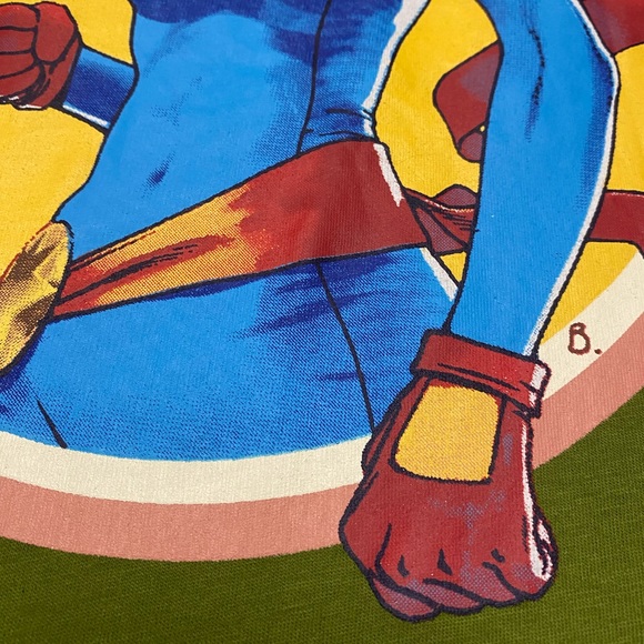 Captian Marvel Short Sleeve T Shirt Green Size M Loot Crate NWOT - Picture 9 of 11